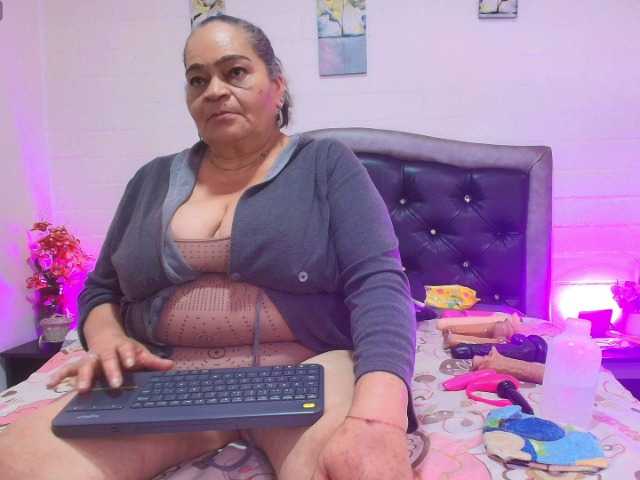 VickyBoobss live webcam show