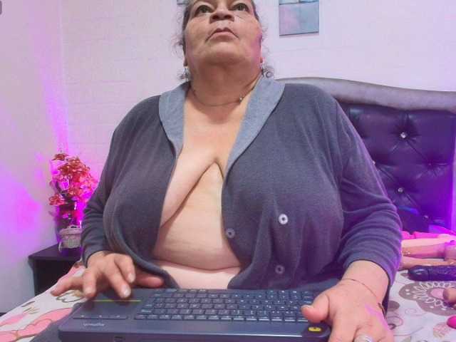 VickyBoobss live webcam show
