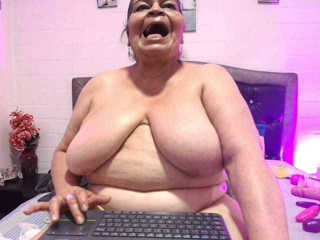 VickyBoobss live cam on BongaCams
