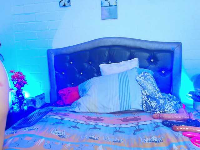 VickyBoobss's BongaCams show and profile