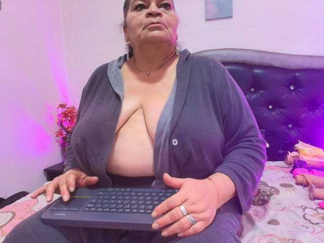 QueenMatturex live webcam show
