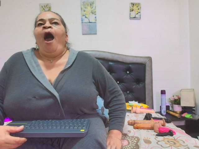 VickyBoobss live webcam show