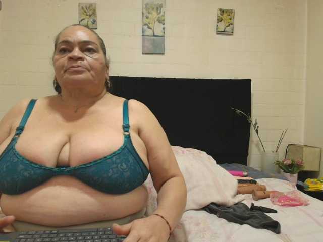 VickyBoobss live cam on BongaCams