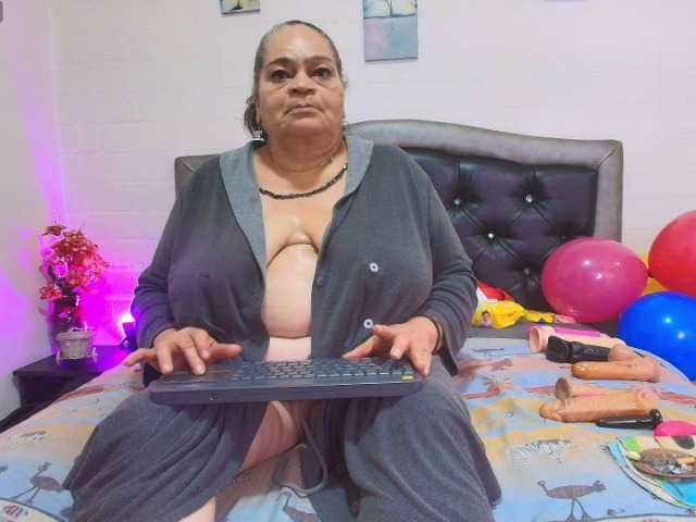 VickyBoobss live webcam show