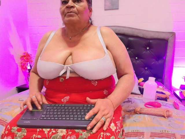 VickyBoobss live cam on BongaCams