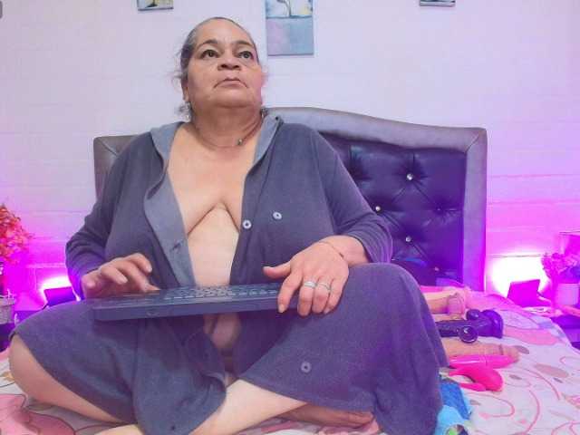 VickyBoobss live webcam show