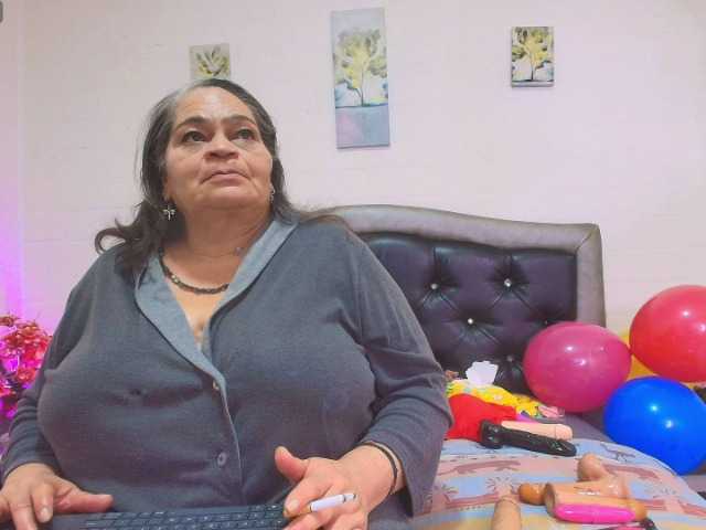 VickyBoobss live webcam show