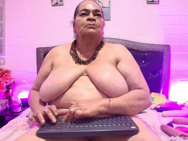 VickyBoobss live cam on BongaCams