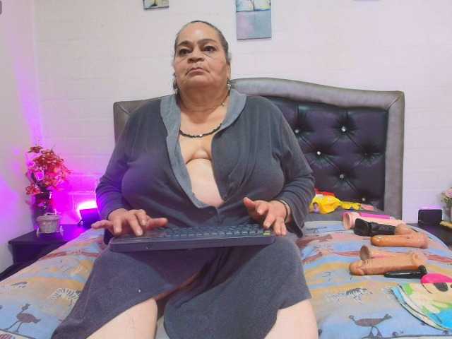 VickyBoobss live webcam show