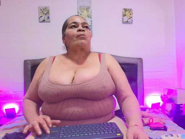 VickyBoobss live cam on BongaCams