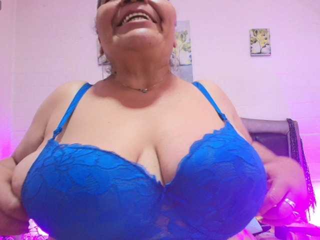 VickyBoobss live cam on BongaCams
