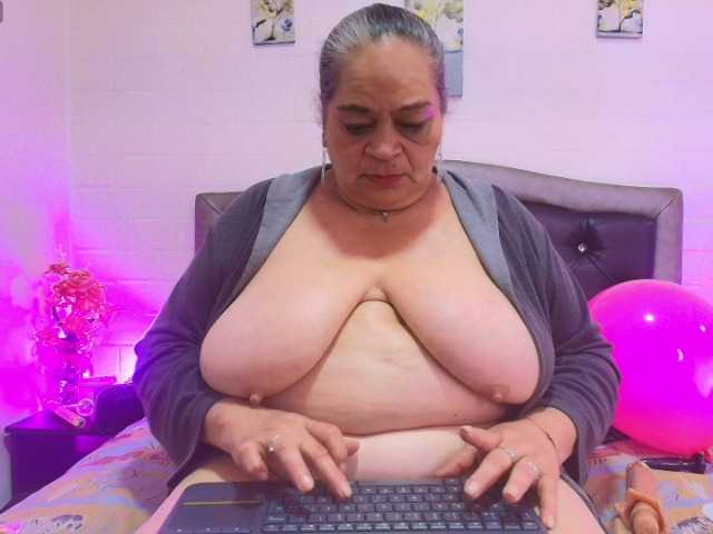 VickyBoobss live cam on BongaCams
