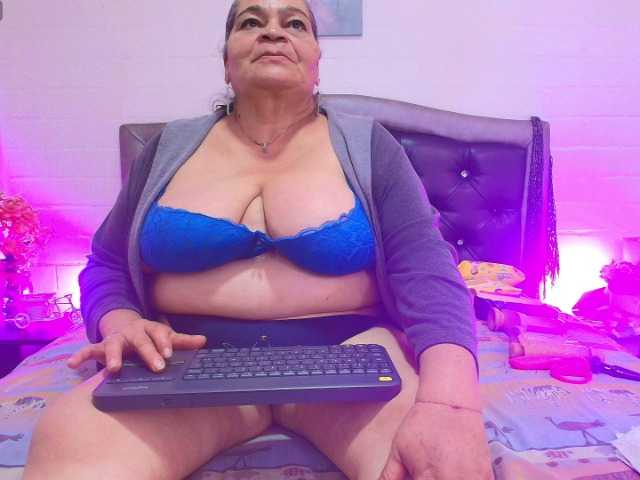 VickyBoobss live cam on BongaCams