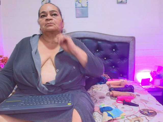 VickyBoobss live webcam show