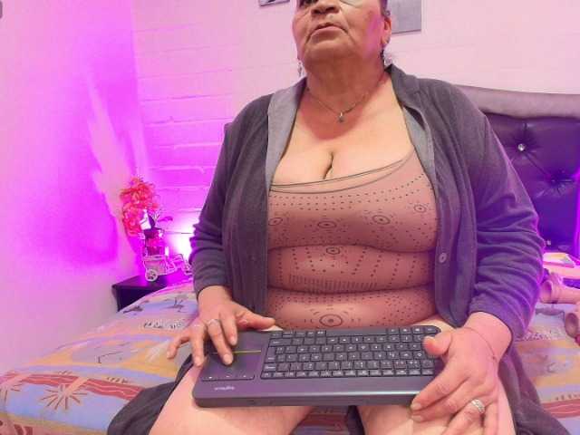 VickyBoobss live cam on BongaCams