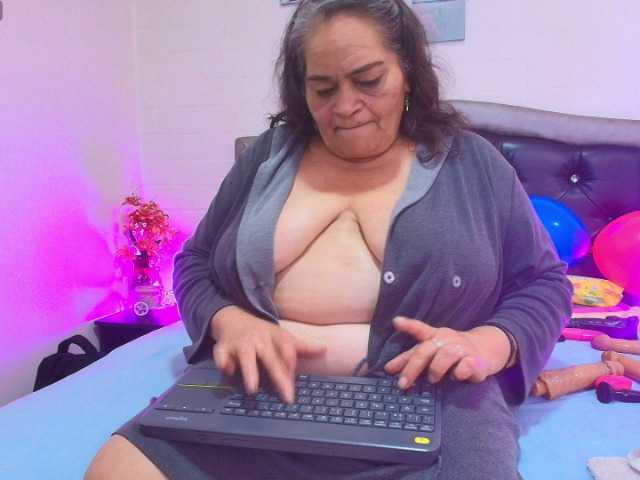 VickyBoobss live cam on BongaCams