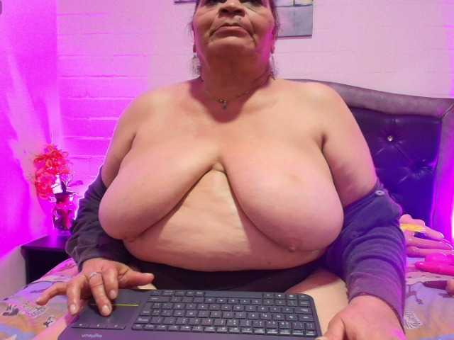 VickyBoobss live cam on BongaCams