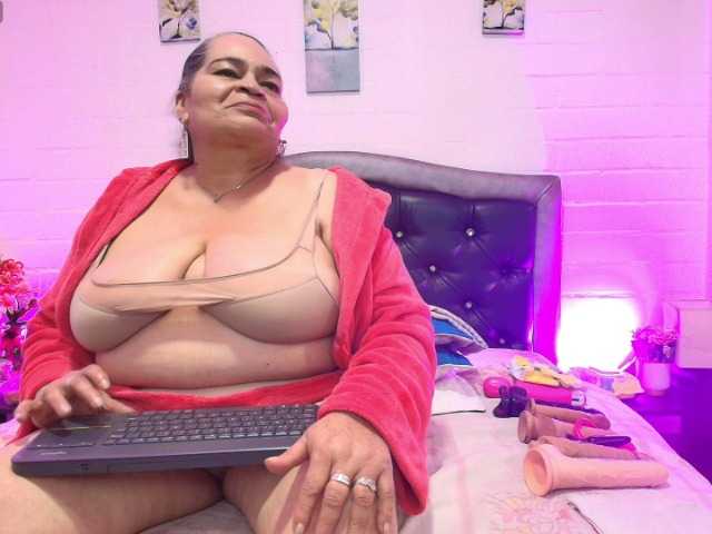 QueenMatturex live cam