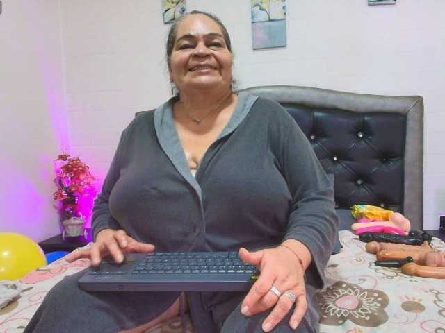 VickyBoobss live webcam show