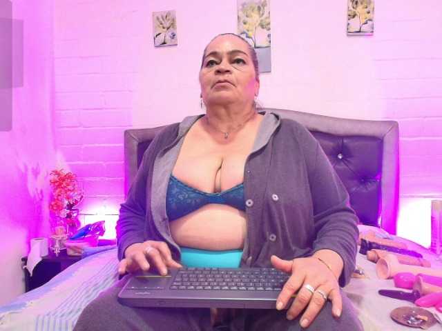 VickyBoobss live cam on BongaCams