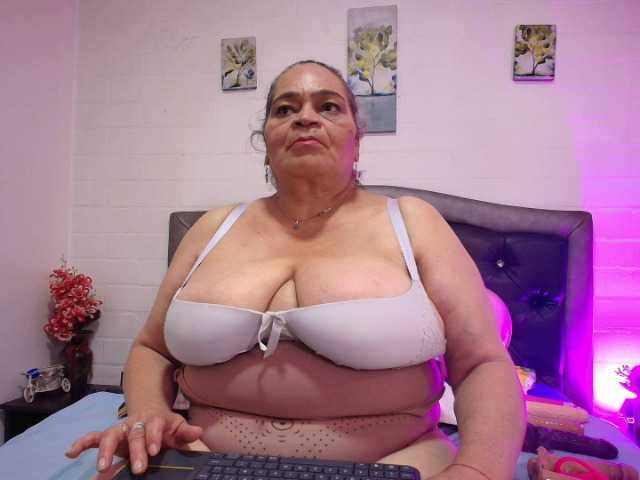 VickyBoobss live cam on BongaCams