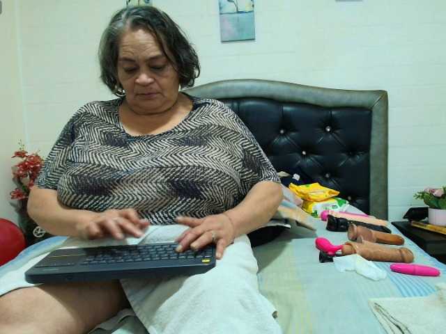 le modèle QueenMatturex est en webcam porno dans un show sur le site bongacams, il possède les tags suivants: Latino/Hispanic,Brunette,Shaved