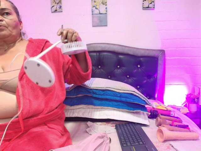 VickyBoobss live cam on BongaCams