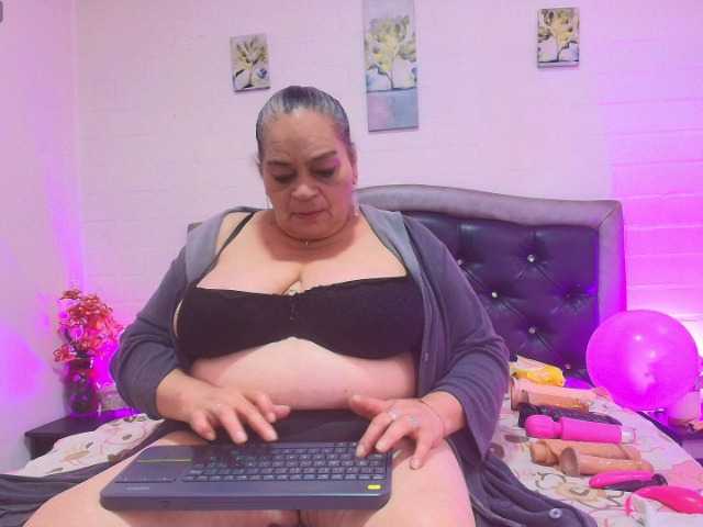 QueenMatturex live webcam show