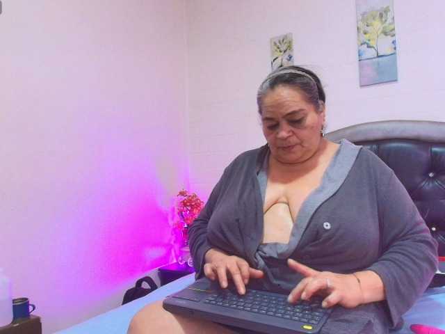 VickyBoobss live cam on BongaCams