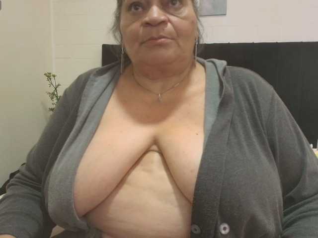 VickyBoobss live cam on BongaCams