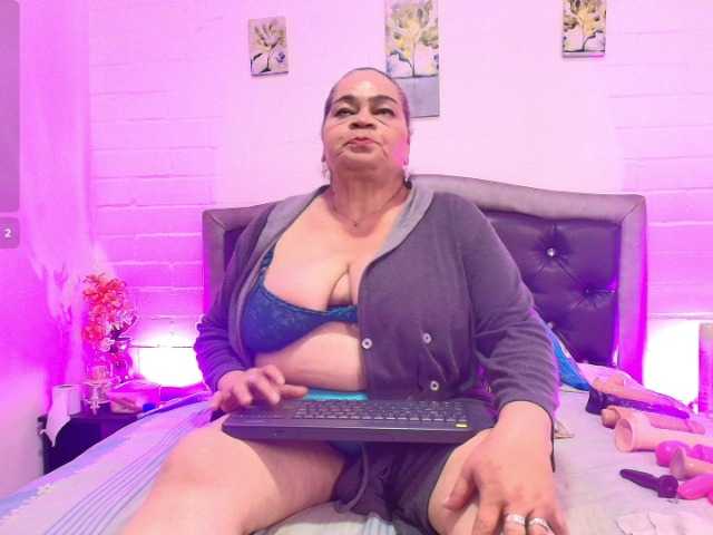 VickyBoobss live cam on BongaCams