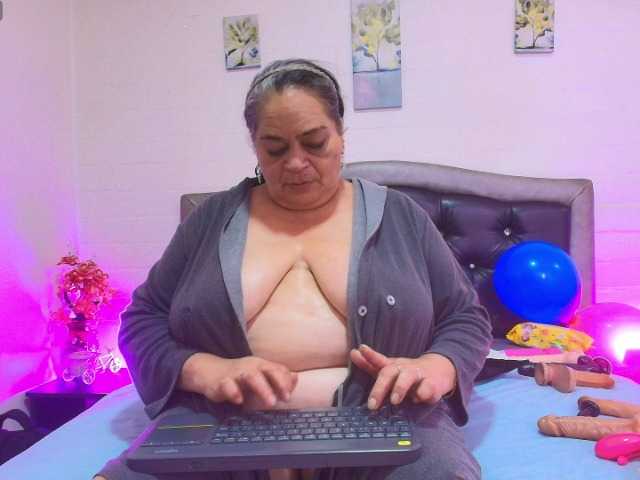 VickyBoobss live cam on BongaCams