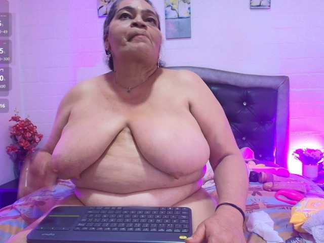 VickyBoobss live cam on BongaCams