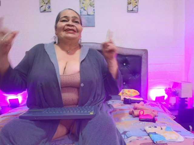 VickyBoobss live webcam show
