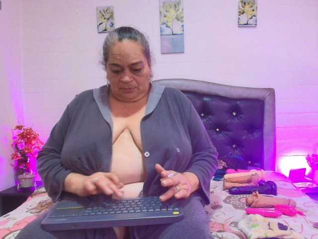 VickyBoobss live webcam show