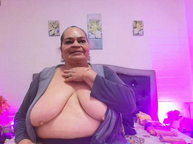 VickyBoobss live cam on BongaCams