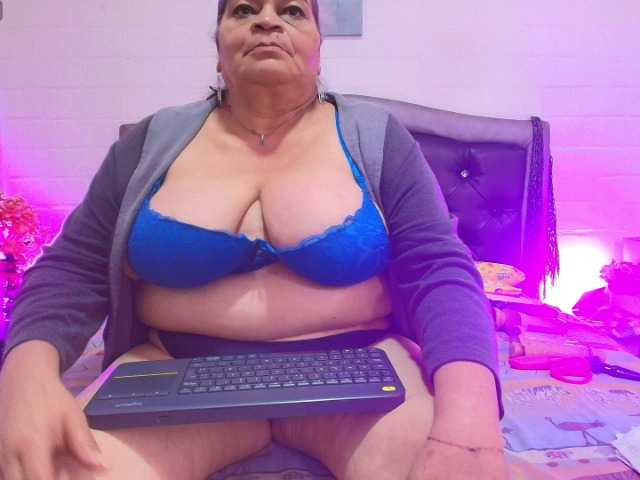 VickyBoobss live cam on BongaCams