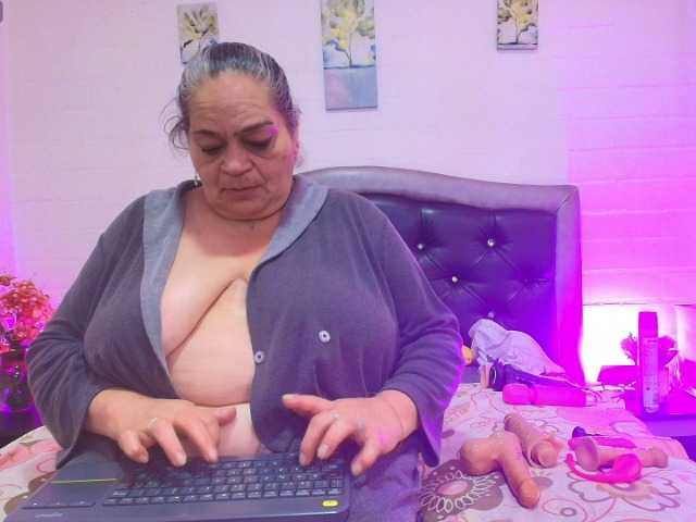 VickyBoobss live cam on BongaCams