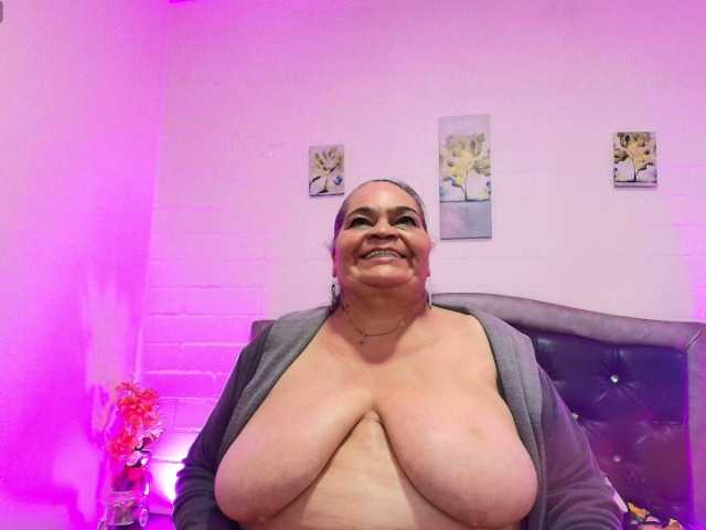 VickyBoobss live cam on BongaCams