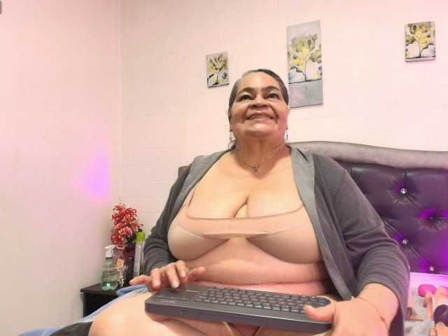 VickyBoobss live cam on BongaCams
