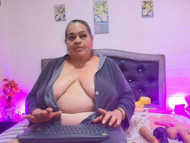 VickyBoobss live cam on BongaCams