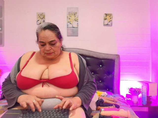 VickyBoobss live cam on BongaCams