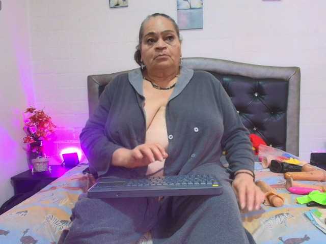 VickyBoobss live webcam show