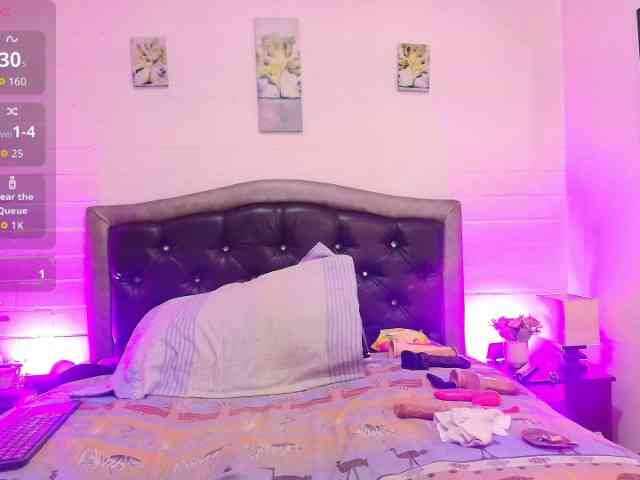 Queenmatturex's cam show statistics and live stream