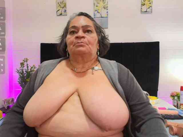 QueenMatturex webcam