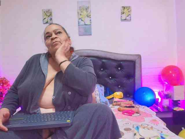 QueenMatturex webcam