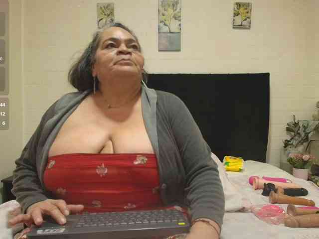 QueenMatturex webcam
