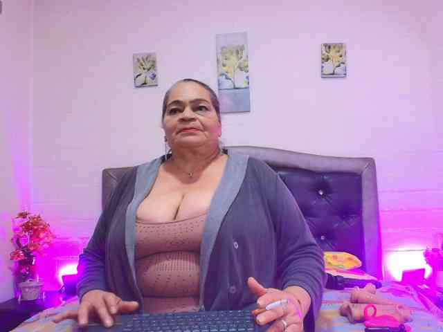 QueenMatturex webcam