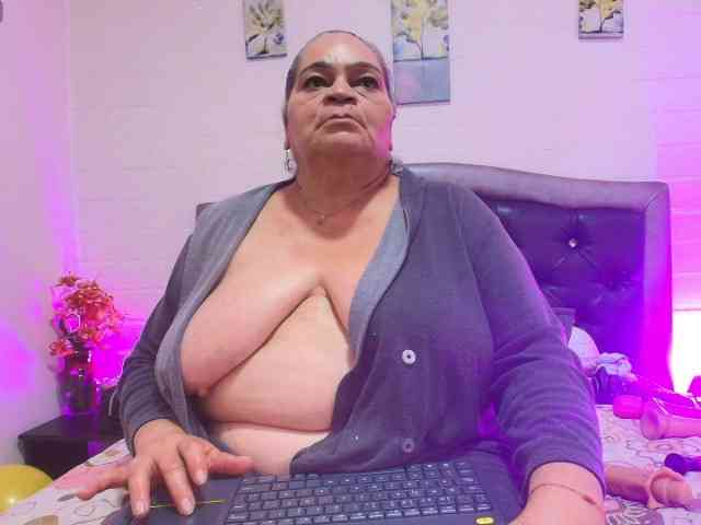 QueenMatturex webcam