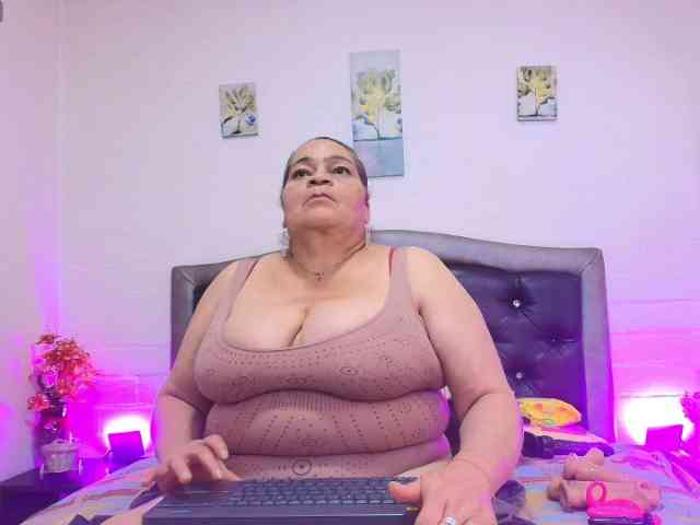 QueenMatturex webcam
